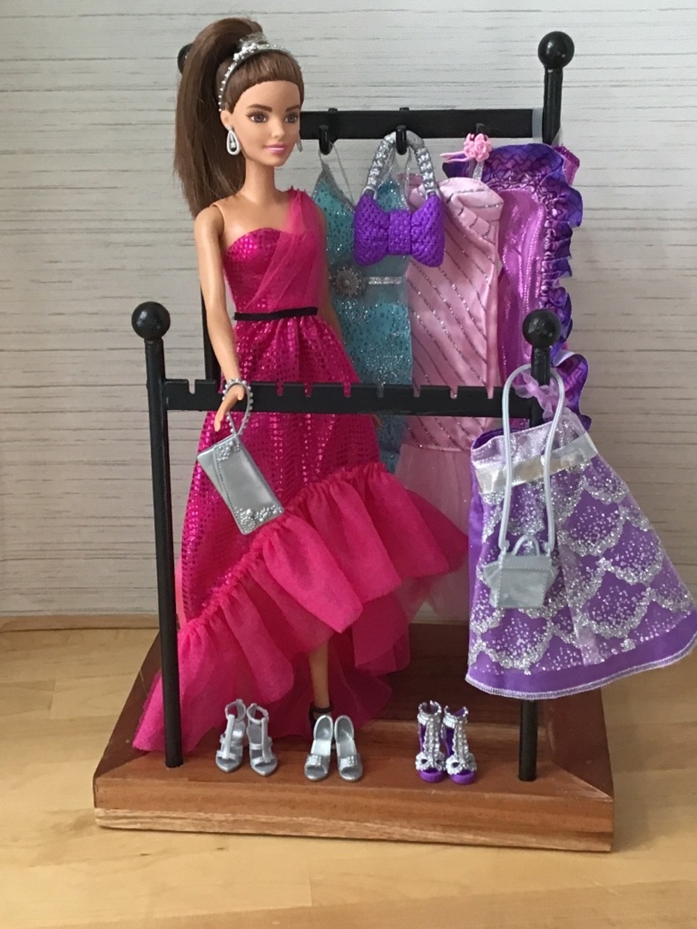 Barbie Fashionista Doll and Clothes